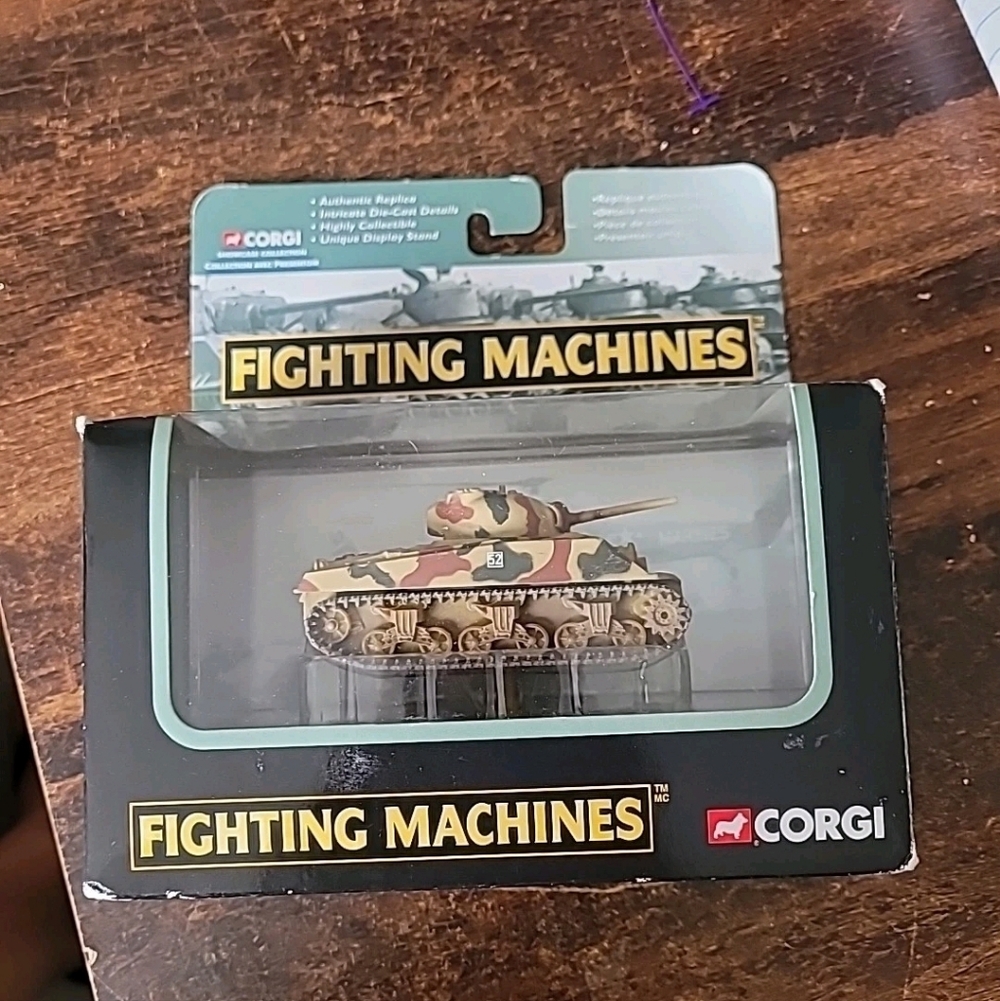Corgi  fighting Machines m1 Sherman tank showcase collection cs90395 new in box